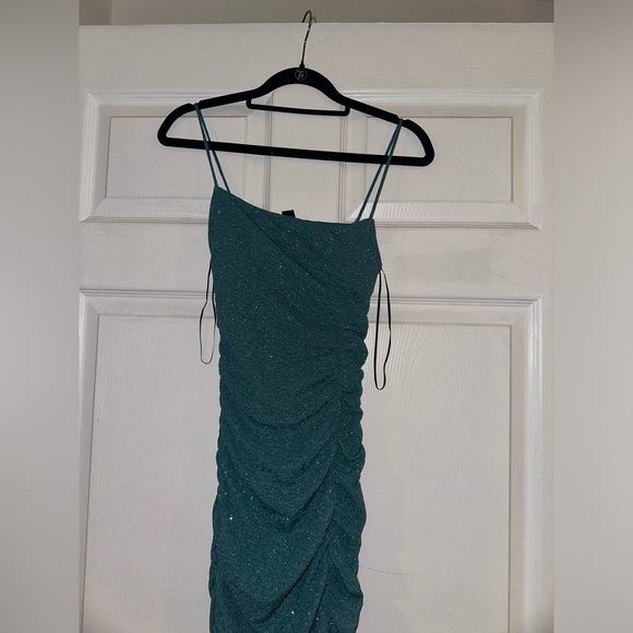 Dress - Picture 5 of 8